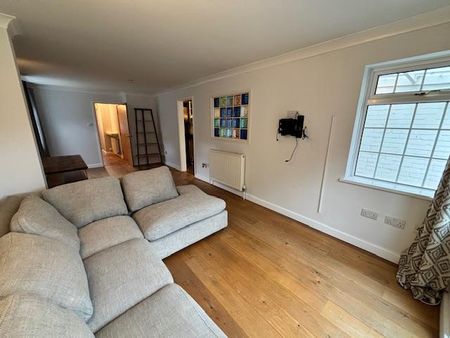 2 bedroom end of terrace house to rent - Photo 4