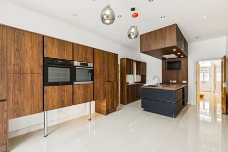 St. Leonards Road, East Sheen, London, SW14 - Photo 3