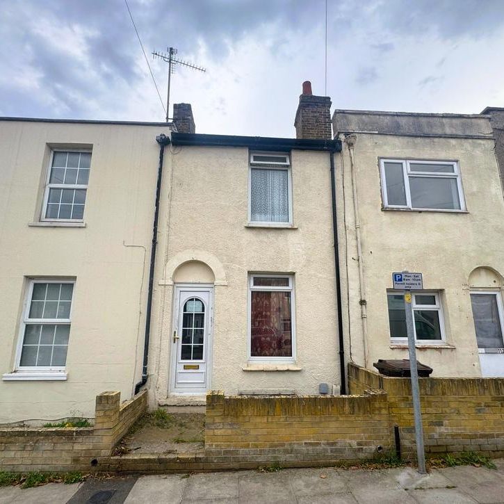 2 bedroom terraced house to rent - Photo 1