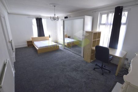 4 bedroom flat to rent - Photo 3