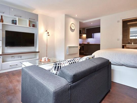 Studio to rent - Photo 1