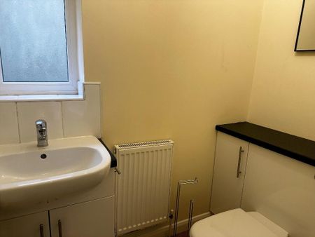 3 bedroom semi-detached house to rent - Photo 4