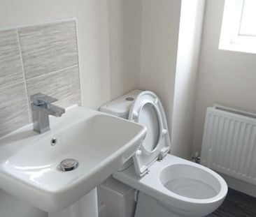 4 Bed Semi-Detached House, Fieldfare Way, CV4 - Photo 4