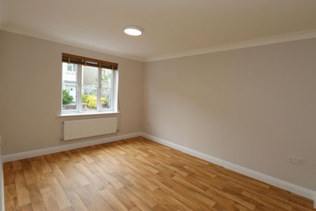 4 bedroom semi-detached house to rent - Photo 2