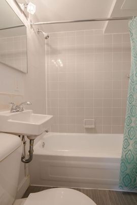 25 Avenue des Pins O, Montréal, QC - Photo 1