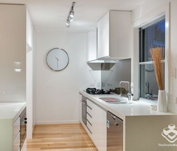 Spacious and Stylish Townhouse, Lessor would pay for the gardening - Photo 2