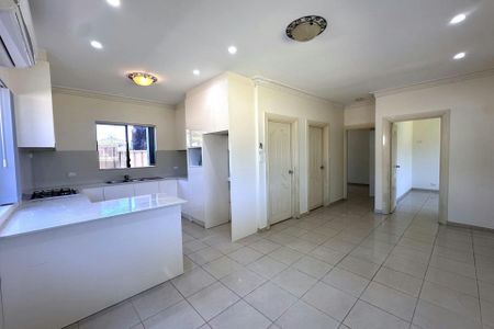 BEAUTIFULLY PRESENTED TWO BEDROOM GRANNY-FLAT - Photo 3