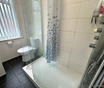 2 bedroom property to rent in Oldham - Photo 6