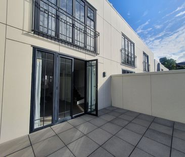 Two Bedroom with Two carparks! - Photo 2