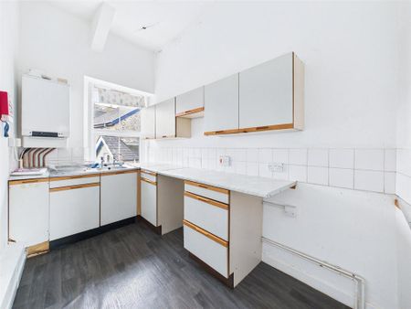 2 bedroom flat to rent - Photo 2