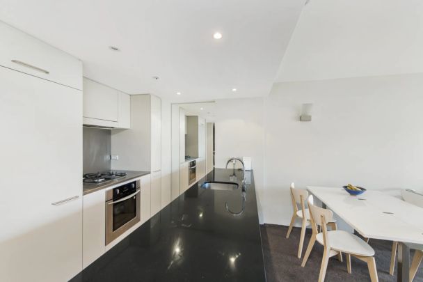 Sunlit Furnished Apartment With Study - Photo 1