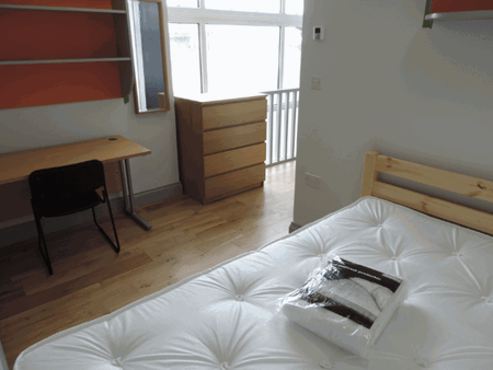 6 Bed all ensuite apartment - Photo 2