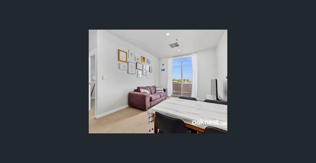 Furnished, spacious and perfectly located! - Photo 1