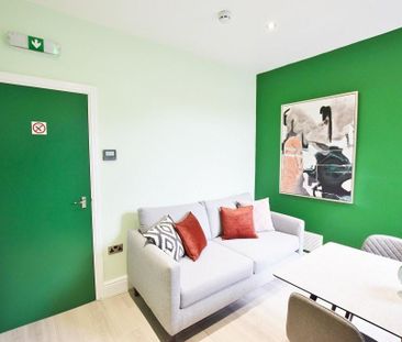 1 bedroom in a house share to rent - Photo 2