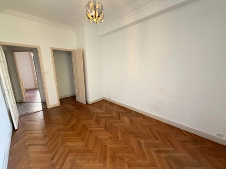 Location Appartement 2 pièces 45m² NICE 06000 - Photo 4