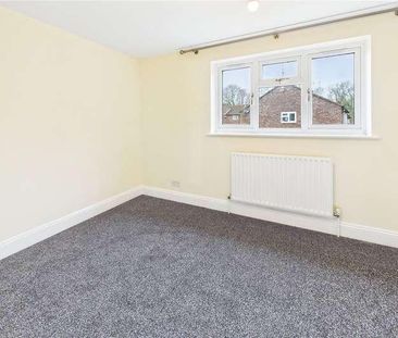 Estcots Drive, East Grinstead, West Sussex, RH19 - Photo 3