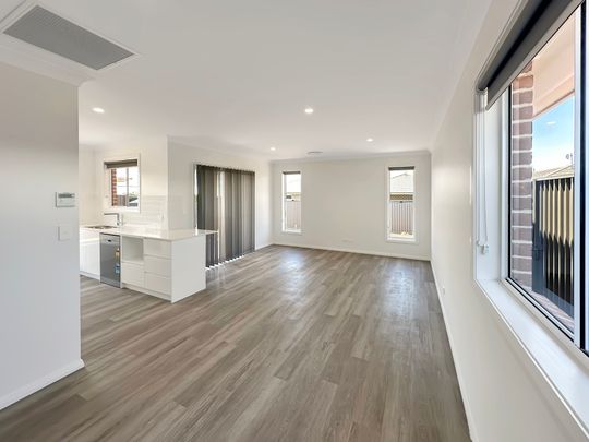 As new villa within a gated estate - Photo 1