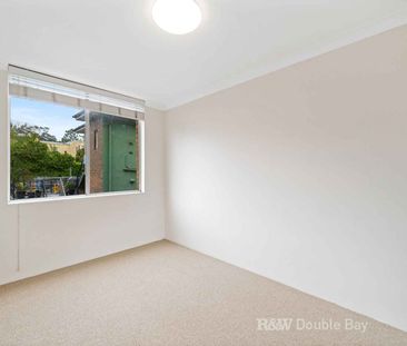 Quiet Modern Apartment with Lock-up Garage - Photo 3