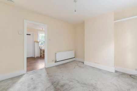 1 bedroom semi-detached house to rent - Photo 5