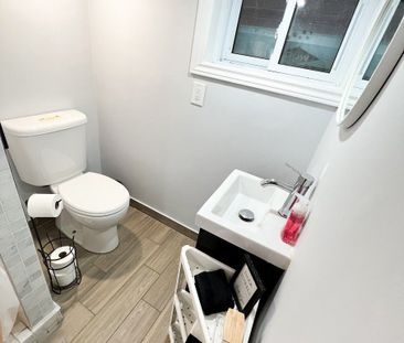 For Lease - 2480 St Clair Avenue, Toronto, Ontario - Photo 6