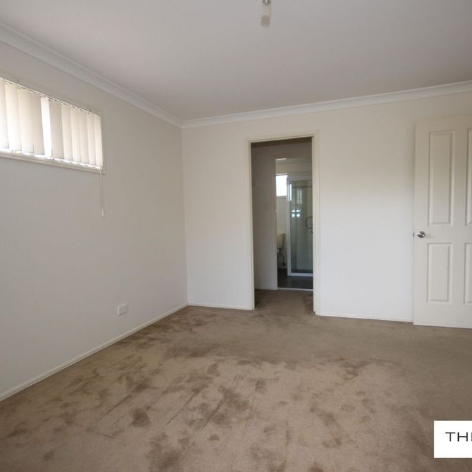 Spacious 4-Bed, 3-Bath Townhouse Moments from the Tweed River - Photo 1