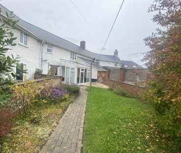 2 bedroom semi-detached house to rent - Photo 5