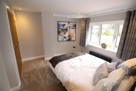 4 bedroom detached house to rent - Photo 2