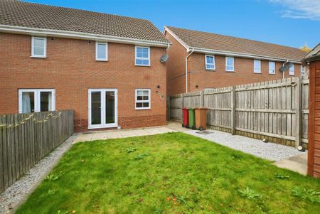 3 bedroom semi-detached house to rent - Photo 5