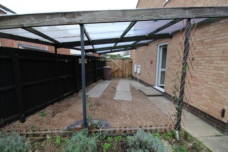 2 bedroom semi-detached house to rent - Photo 5