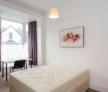6 bedroom terraced house to rent - Photo 2