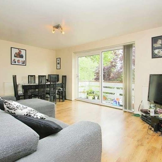 Laburnum Grove, Langley, SL3 - Photo 1