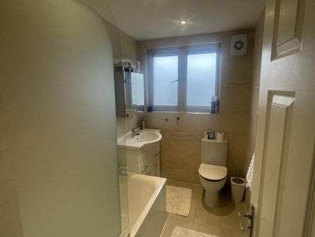 2 bedroom flat to rent - Photo 5