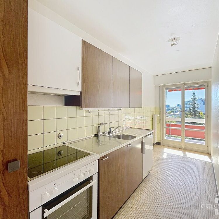 Agréable appartement de 3 pièces au 4ème étage proche du centre ville - Foto 1