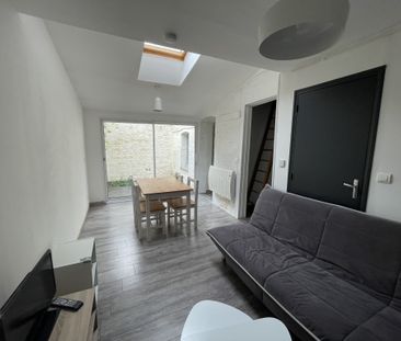 APPARTEMENT MEUBLÉ AVEC COURETTE - QUARTIER SAINT HONORÉ - Photo 3