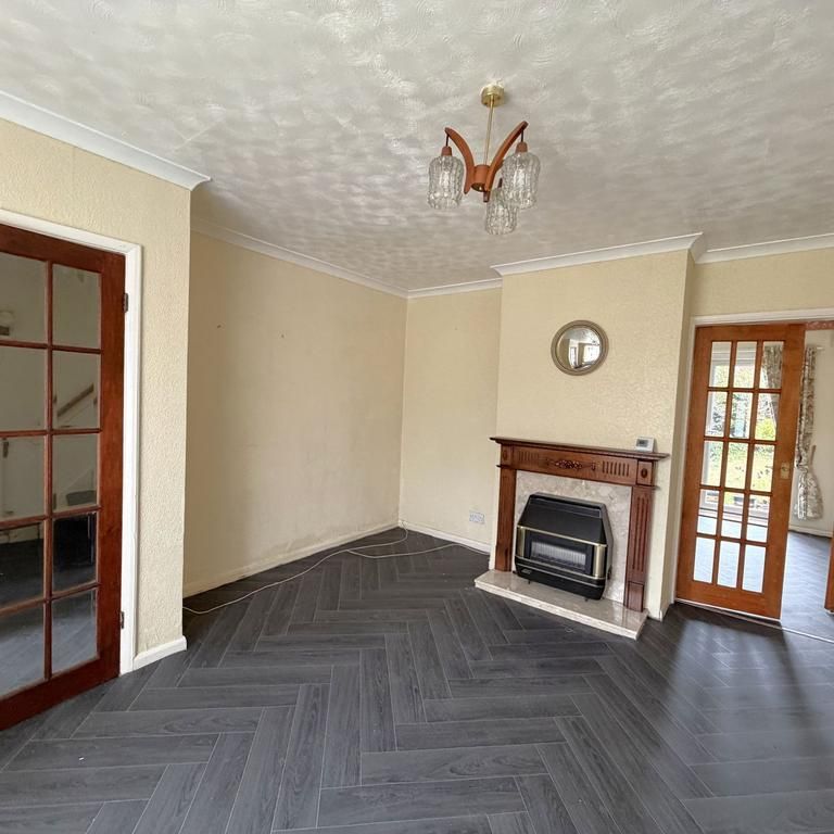3 bedroom semi-detached house to rent - Photo 1