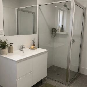 A modern, easy-care living unit, in a convenient location. - Photo 2