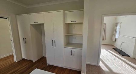 Character with all mod cons! - Photo 2