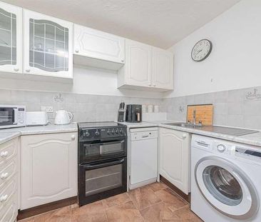 Simmonds Close, Binfield, RG42 - Photo 2