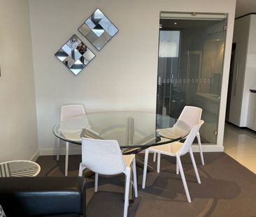 Stylish 1 Bedroom, 1 Bathroom Furnished Apartment – Prime City Loca... - Photo 4