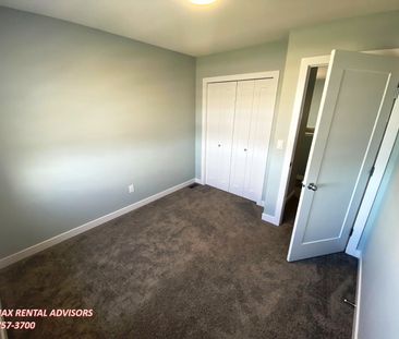 UPPER LEVEL 3 BED PLUS BONUS ROOM, 2.5 BATH, 2 STOREY HALF DUPLEX W... - Photo 5