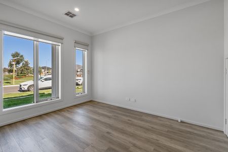 4 Charming Loop, Officer VIC 3809 - House For Rent | Domain - Photo 2