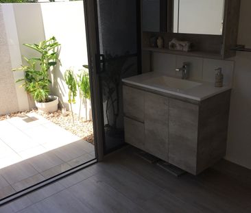 White Rock - Photo 1