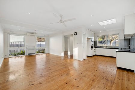 10 Knees Road, Park Orchards VIC 3114 - House For Rent | Domain - Photo 3
