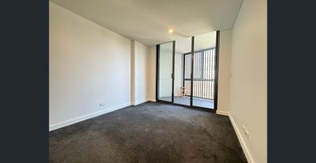 Spacious Two-Bedroom Apartment in Prime Ashfield Location - Photo 5