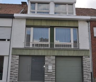 Ruime en goed onderhouden woning met 3 slaapkamers en garage. - Photo 1