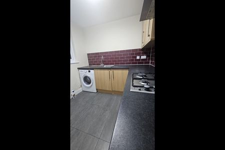 2 Bed Flat, Barrington Road, E12 - Photo 3