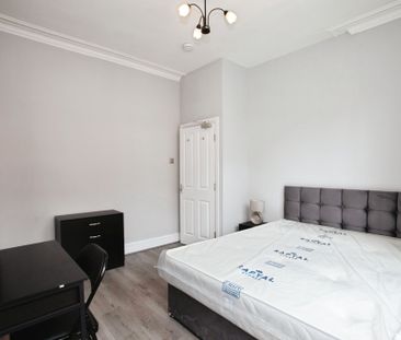 NEWLY REFURBISHED STUNNING MODERN 4 BED HOUSE CLOSE TO UNI AND CITY... - Photo 6