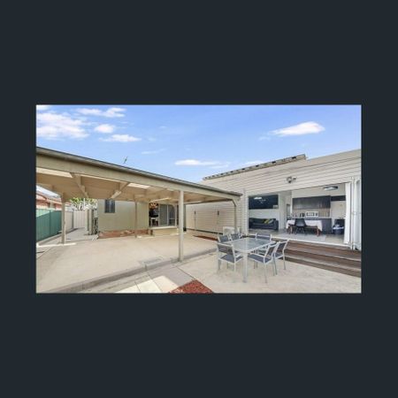 Modern 2-Bed, 2-Bath Home with Double Garage – South Wentworthville - Photo 4