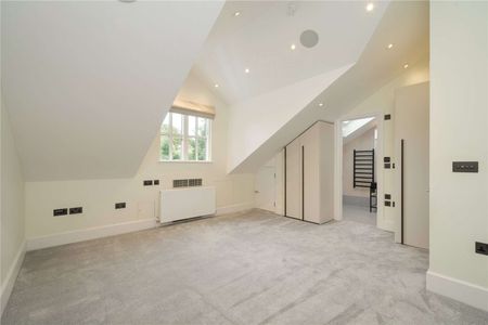 An impressive six bedroom modern family home close to Wimbledon Common. - Photo 4