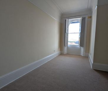 5 bedroom flat to rent - Photo 3